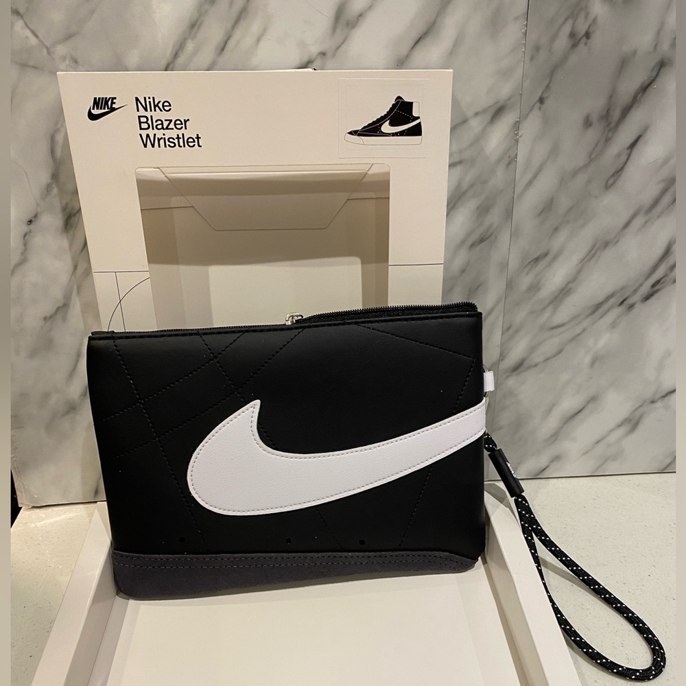 Nike Wristlet with Zipper Pocket - Picture 3 of 9